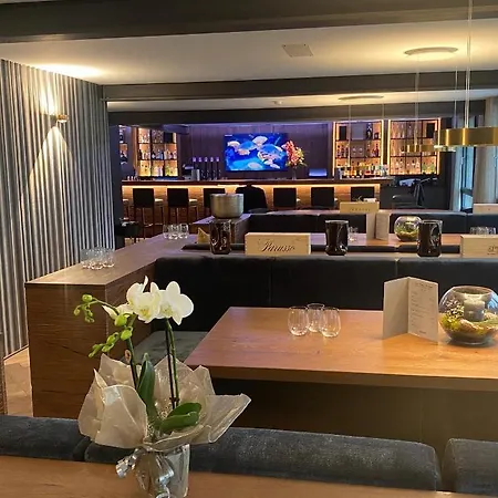 Zimmer&appartements Am Schloßplatz Apartment *